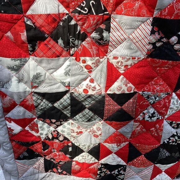 NWT Sparkling Christmas Quilt with Four Borders - Picture 4 of 16